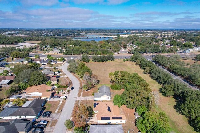 Building Photo - 117 Red Rose Cir