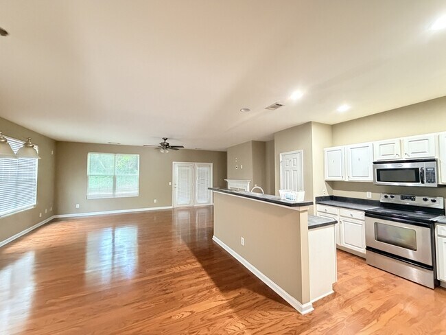 Building Photo - 3329 Fernview Dr