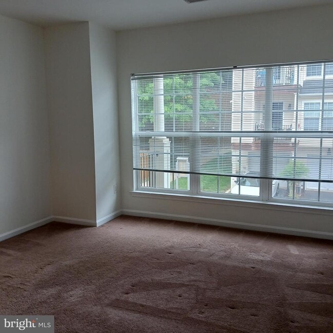 Building Photo - 2125 Hideaway Ct