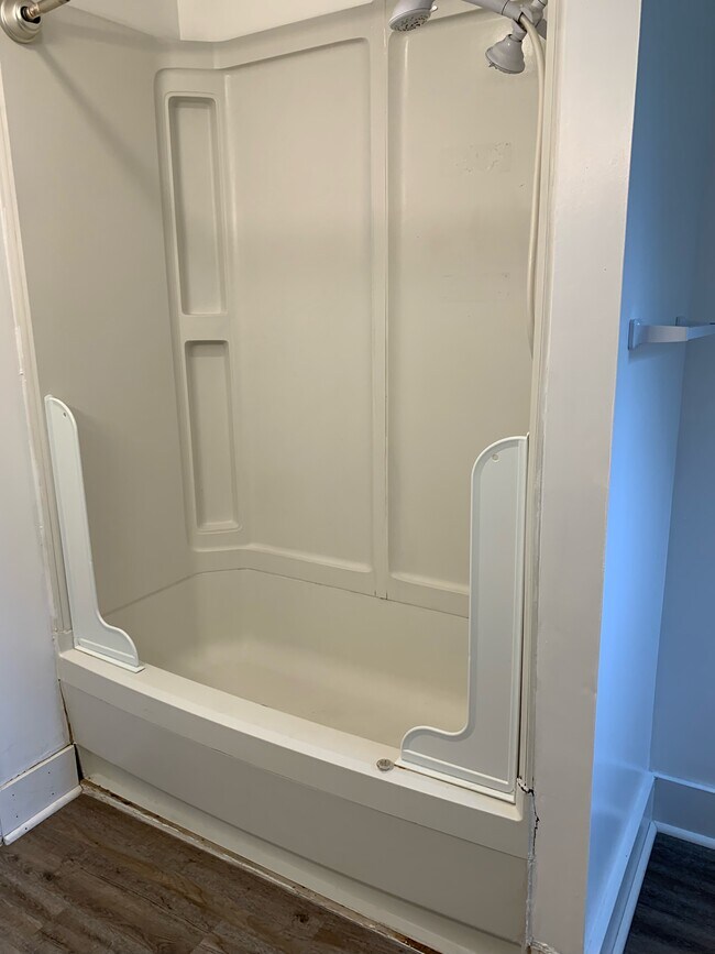 Building Photo - 159 Analomink St