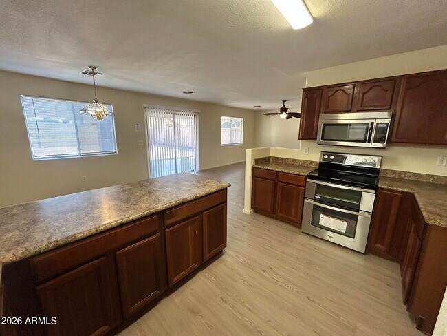 Building Photo - 42406 W Sunland Dr