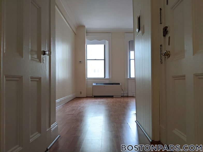 Building Photo - 62 Boylston St