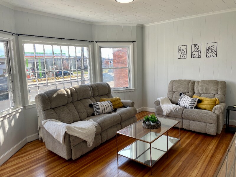 Building Photo - 451 New Park Ave