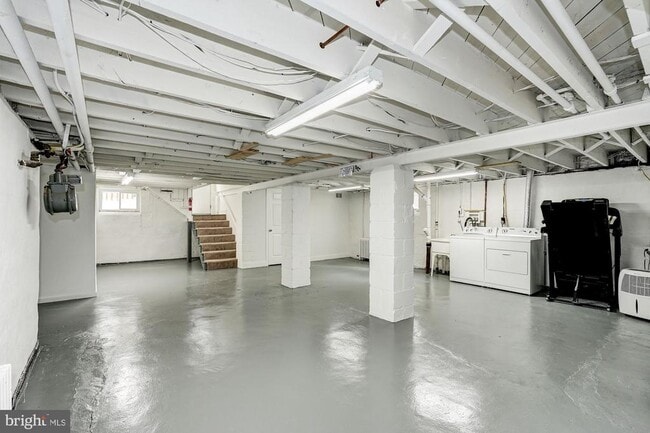 Building Photo - 4350 River Rd NW