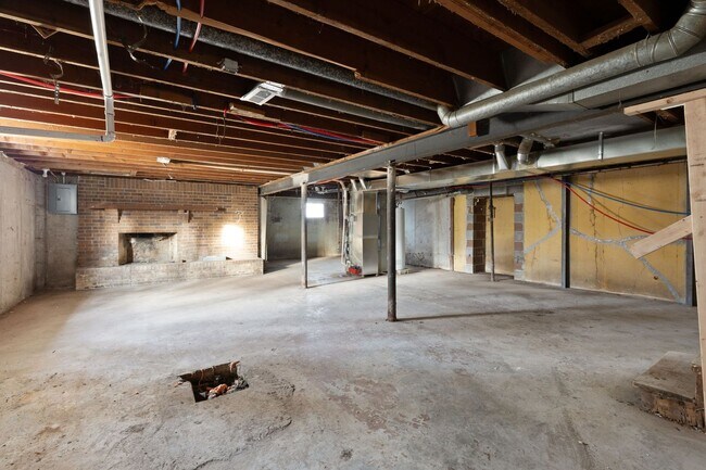 Building Photo - 3 Bed | 1.5 Bath — Comfortable Living in a Great Location