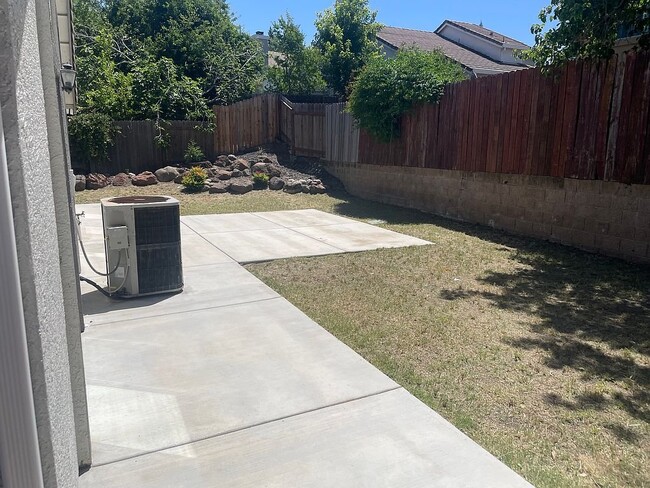 Building Photo - 360 Hansen Cir