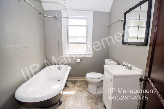Building Photo - 3104 Montclair Ave