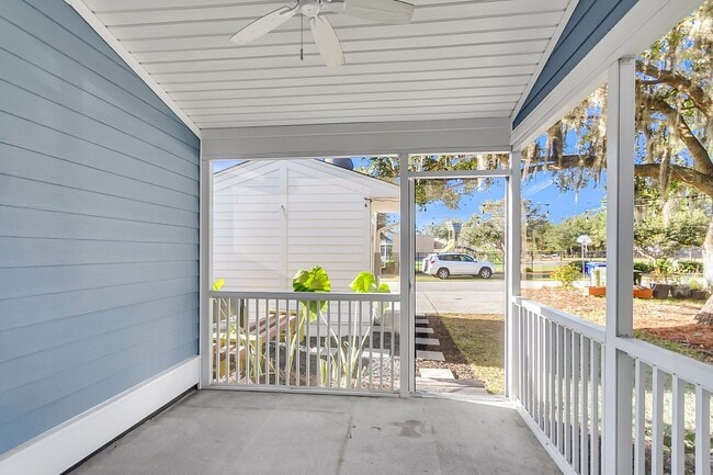 Building Photo - Stunning 3-Bed / 2.5-Bath Home in Park Cir...