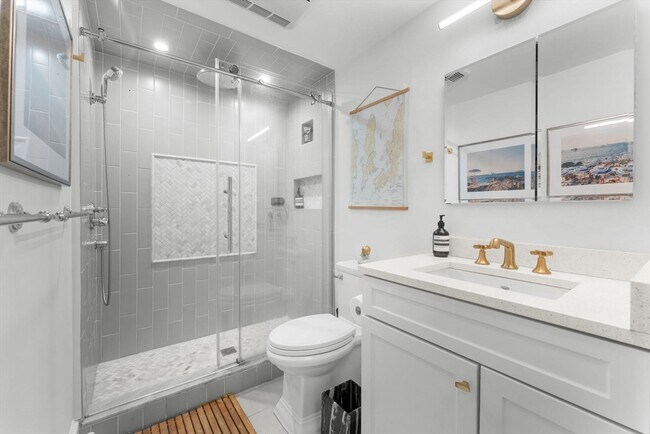 Building Photo - 18 Concord Square