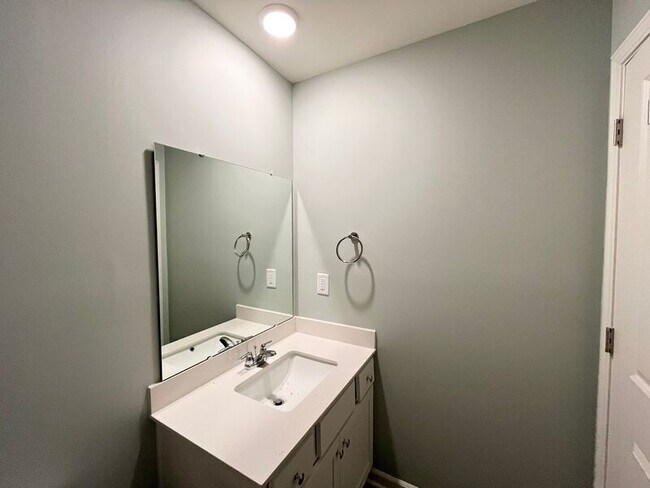 Building Photo - 2047 Trailside Dr