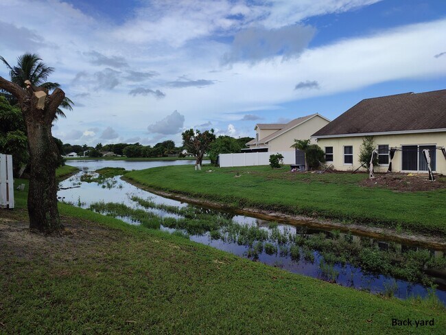Building Photo - 3826 Circle Lake Dr