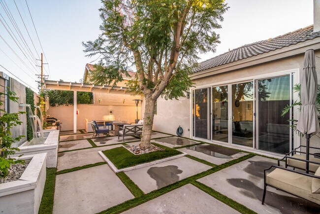 Building Photo - 48806 Barrymore St
