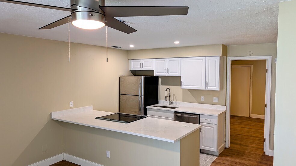 apartment 4 - Tropical Breeze Apartments