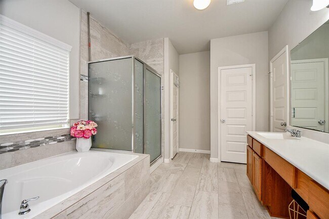 Building Photo - 2707 Dry Creek Dr