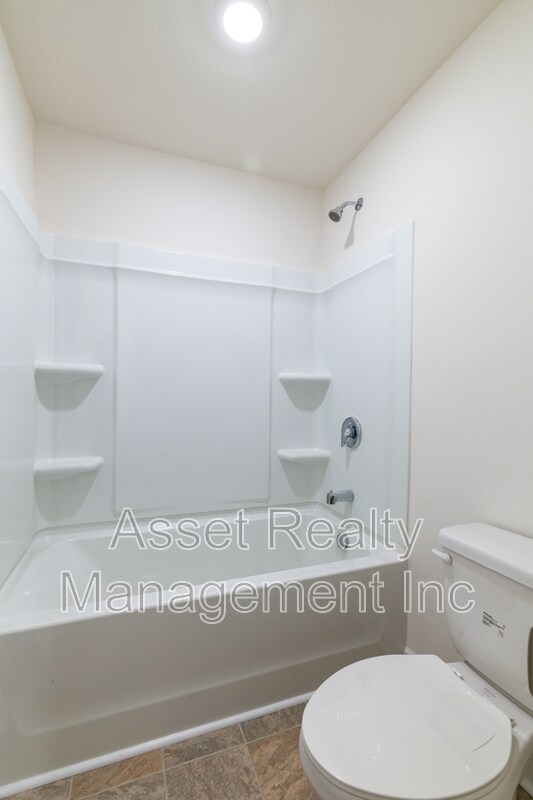 Building Photo - 4714 Willow Bluff Cir