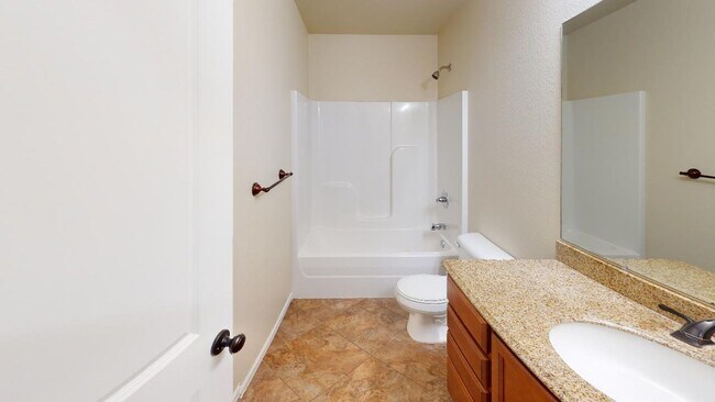 Building Photo - Gorgeous 4 Bedroom, 3 Bath Home with Attac...