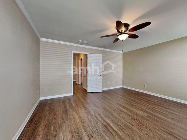 Building Photo - 1956 Longburn Dr