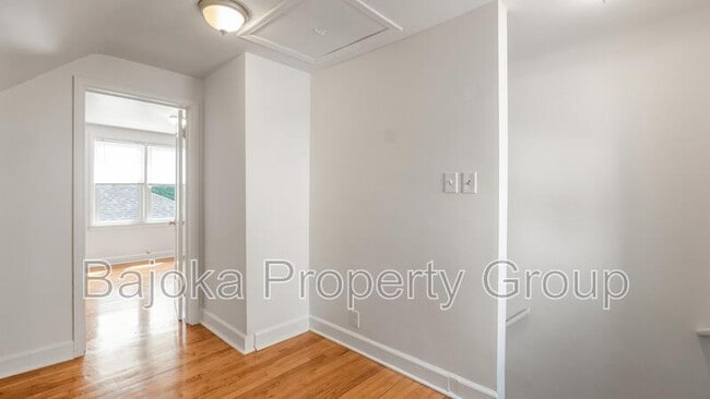 Building Photo - 1074 Moran Ave