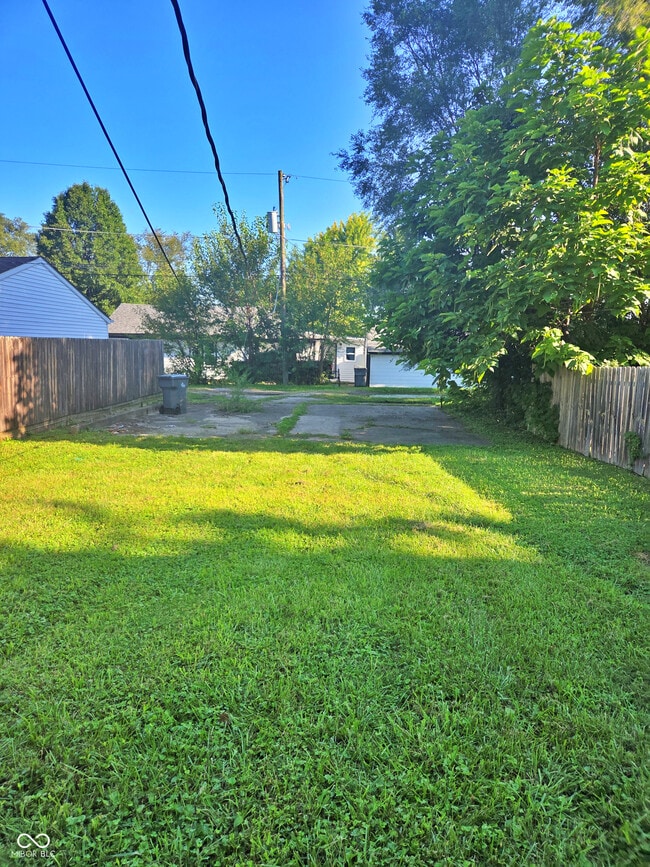 Building Photo - 1524 E Legrande Ave