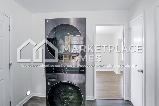 Building Photo - 4236 Glenhaven Dr