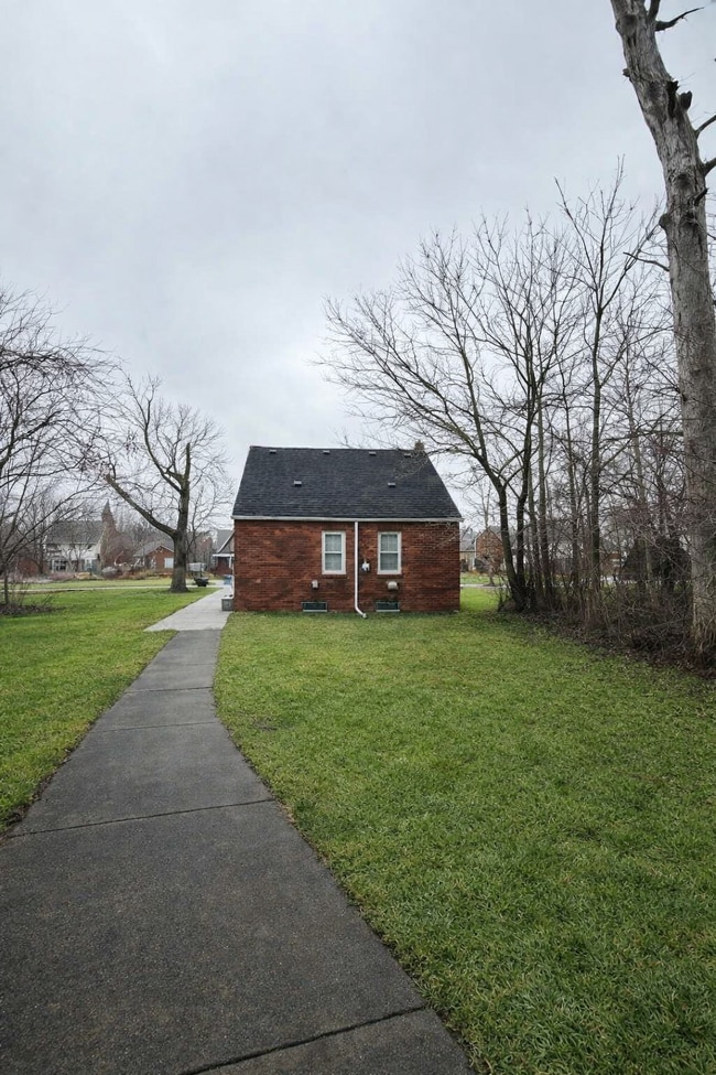 Building Photo - 14274 Kilbourne Ave