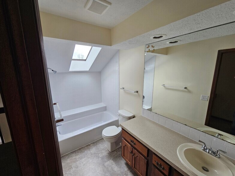 Building Photo - 763 Karlson Dr