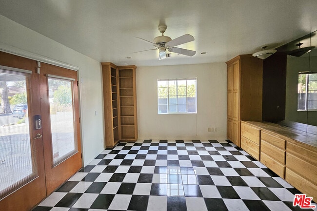 Building Photo - 302 N Griffith Park Dr