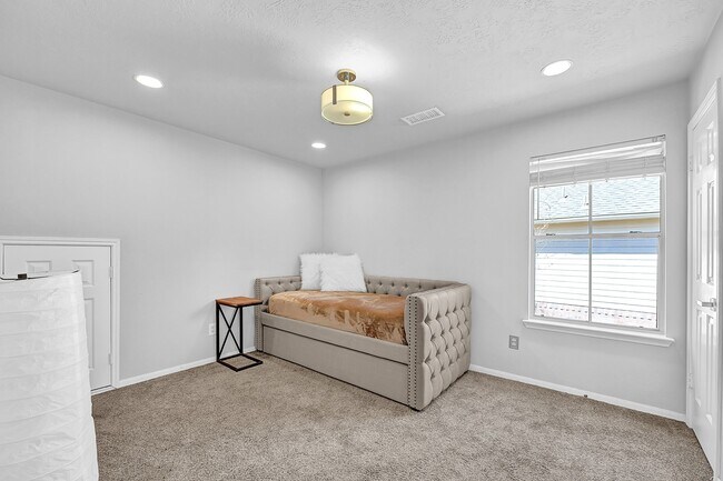 Building Photo - 8307 Summer Reef Dr
