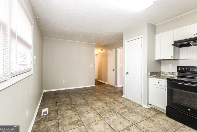 Building Photo - 3024 Kingston Ct