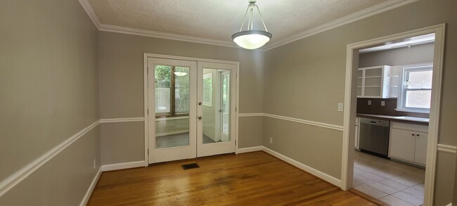 Building Photo - 3 bed 1.5 bath Ranch home in great Atlanta...