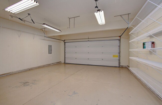 Building Photo - Moore 12918 &amp; 5000