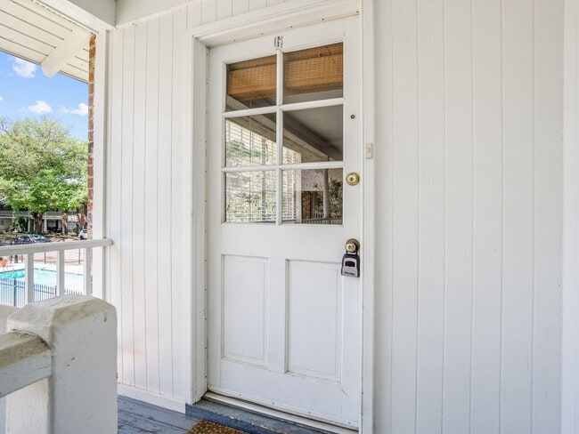 Building Photo - 10438 Jefferson Hwy