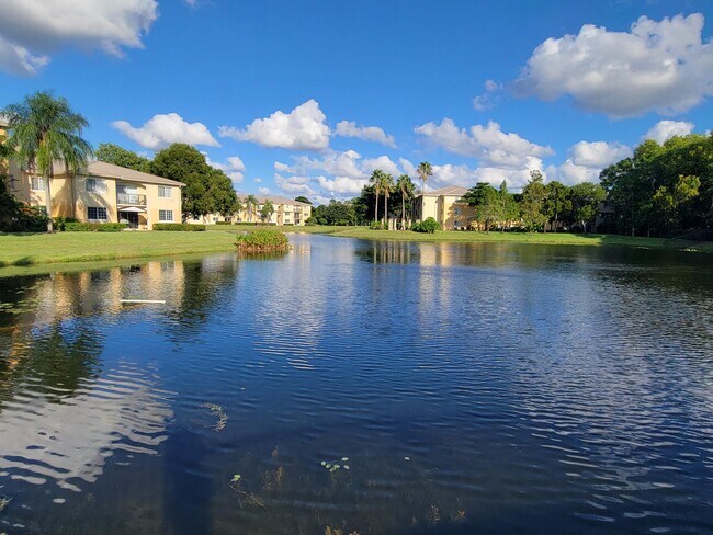 Building Photo - 1400 Crestwood Ct S