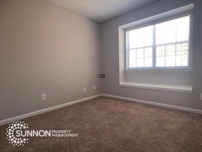 Building Photo - Remodeled 3 BR 2.5 BA in Raintree