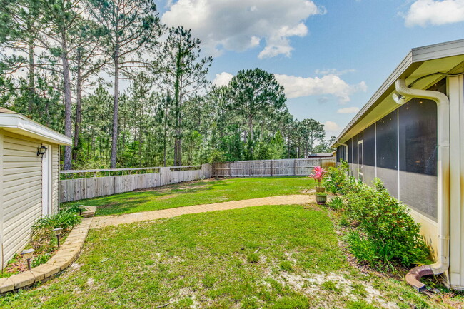 Building Photo - 5 Bed House convenient to Navarre and Hurl...
