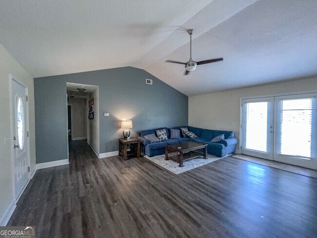 Building Photo - 613 Waverly Ln