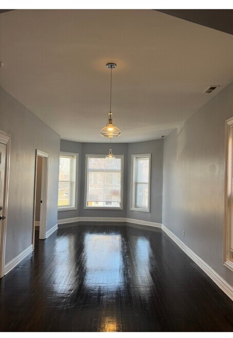 Building Photo - 3851 W Adams St