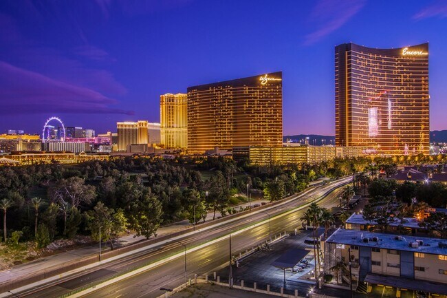 Building Photo - Absolutely stunning high rise loft at Metr...