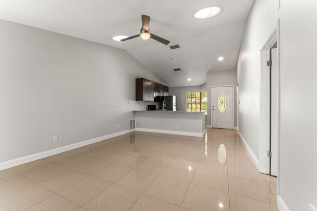 Building Photo - Charming 3-Bedroom Home with 2 Full Baths ...