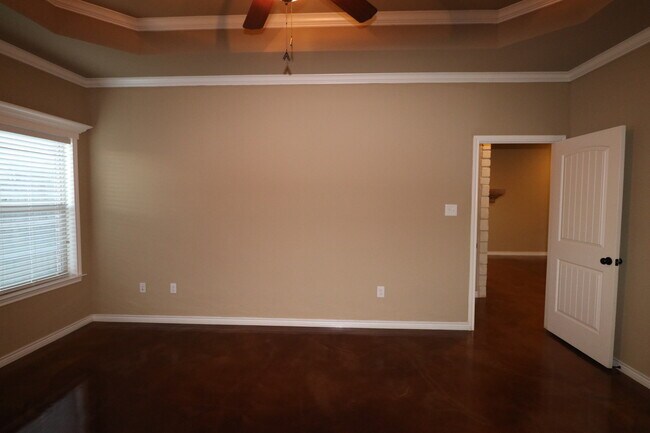 Building Photo - 4  Bedroom Single Famly Home -  Available ...