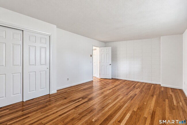 Building Photo - 19 Denlar Dr