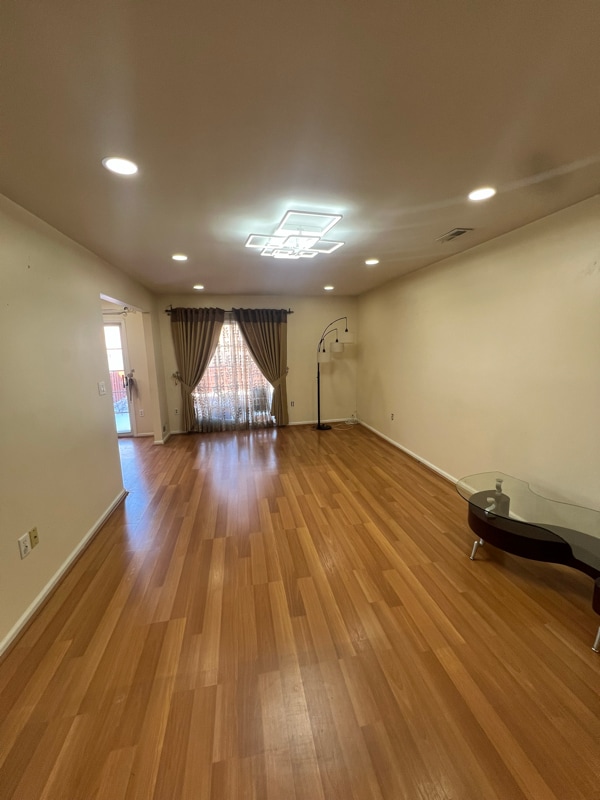 Building Photo - 7 Sassafras Dr