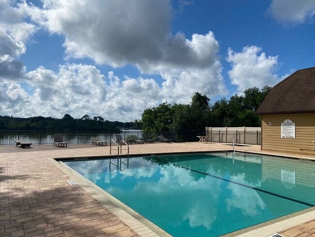 Building Photo - Wonderful 1 Bedroom/1 Bathroom Gated Condo...