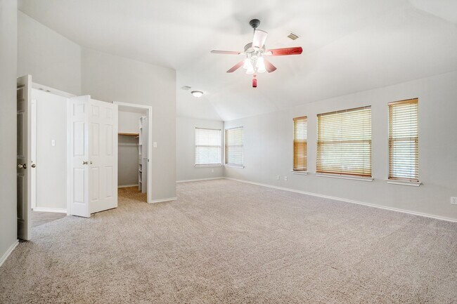 Building Photo - 4229 Kingsburg Dr