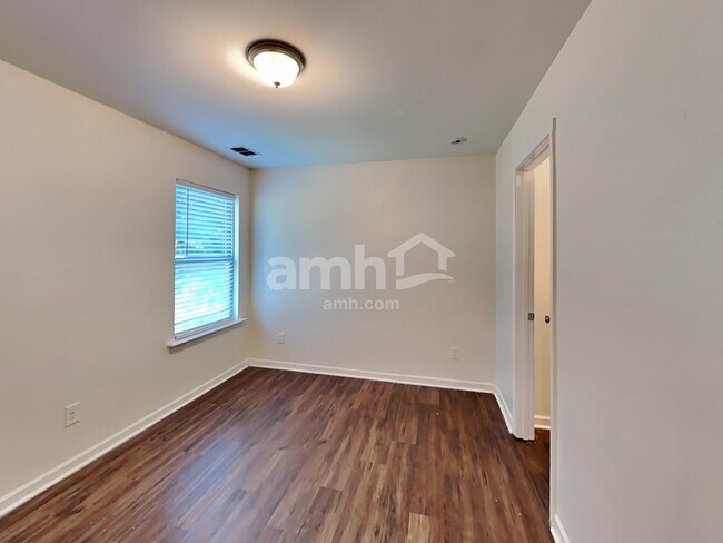 Building Photo - 138 Ellen Glen Way