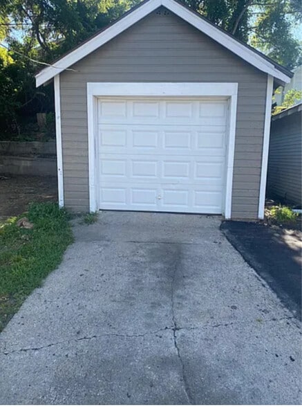 Building Photo - 3215 N 60th St