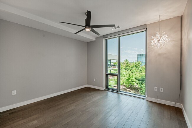 Building Photo - LUX 1BD, 1.5BA Lakehouse Condo with Balcony