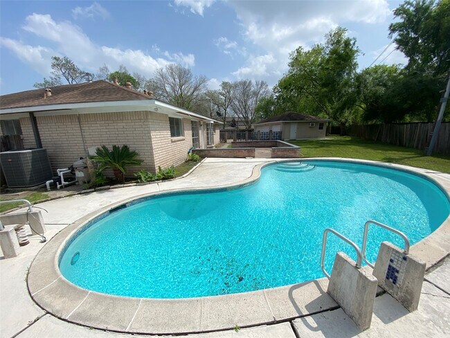 Building Photo - 8214 Riptide Dr