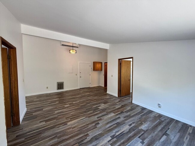 Building Photo - 1641 (TPO)