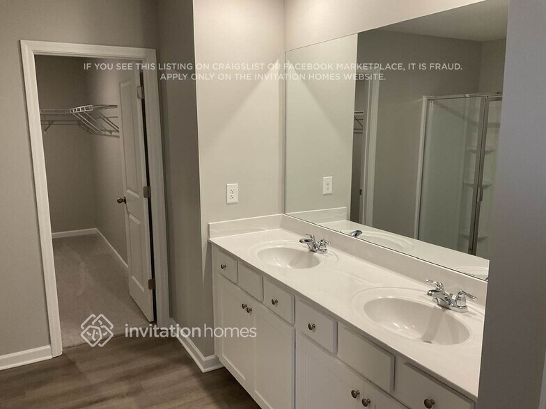 Building Photo - 516 Almere Dr